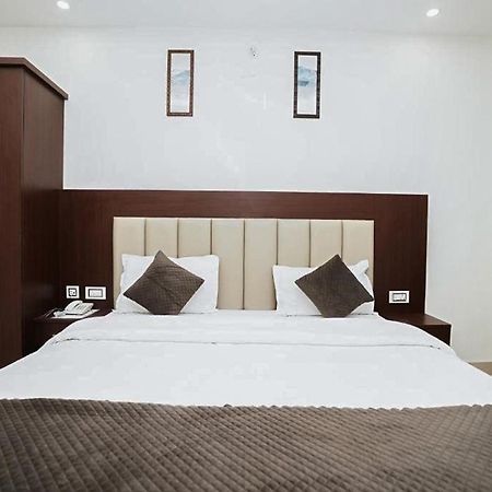 Hotel The 7 Seas リシケーシュ エクステリア 写真