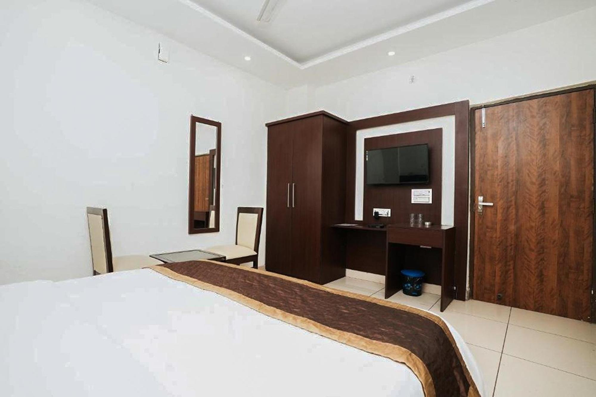Hotel The 7 Seas リシケーシュ エクステリア 写真
